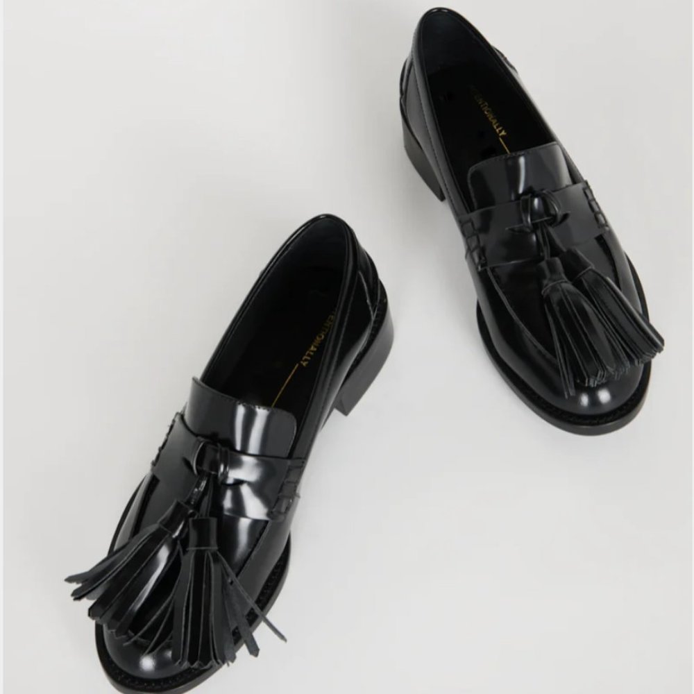 Intentionally Blank Neighbor Loafer